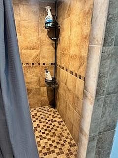 Private Full Bathroom in Bedroom 1