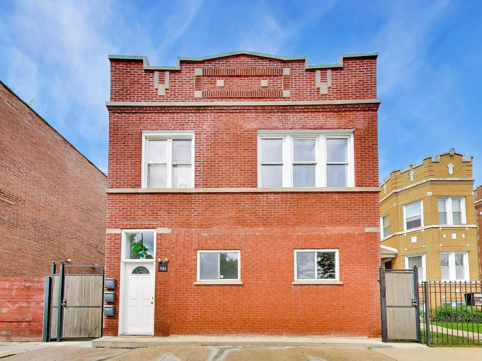 3 bed, 1400 sqft, $2,300 — Photo 1