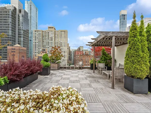 333 East 53rd Street image 9 of 12