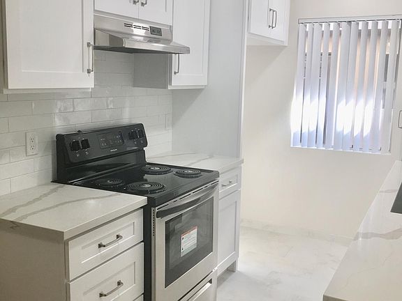 4th image of 626 E Verdugo Ave APT J