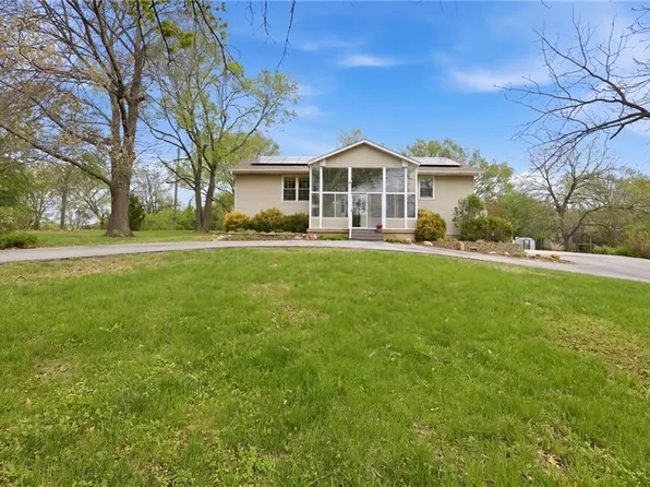 11535 S Clare Rd, Olathe, KS 66061