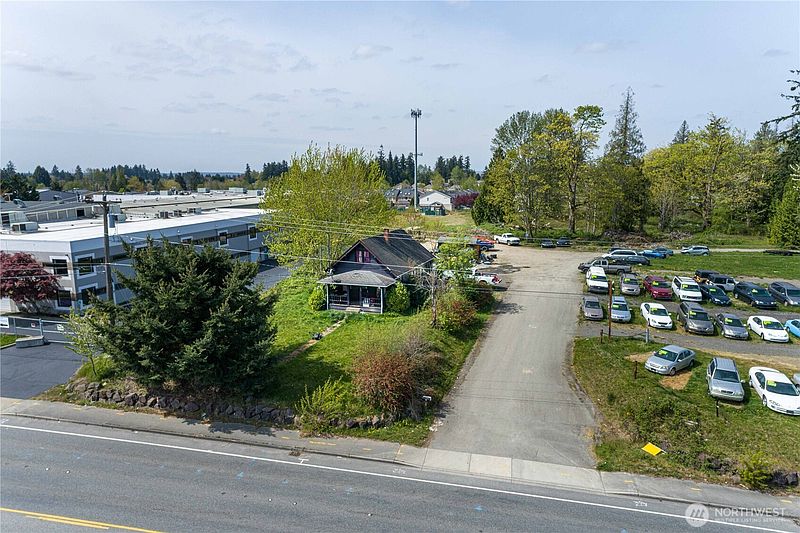 4th image of 200 Meridian Avenue E