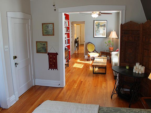 3rd image of 4903 N Hoyne Ave APT 2