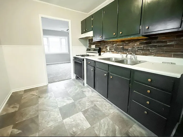2806 Elk St — Photo 4