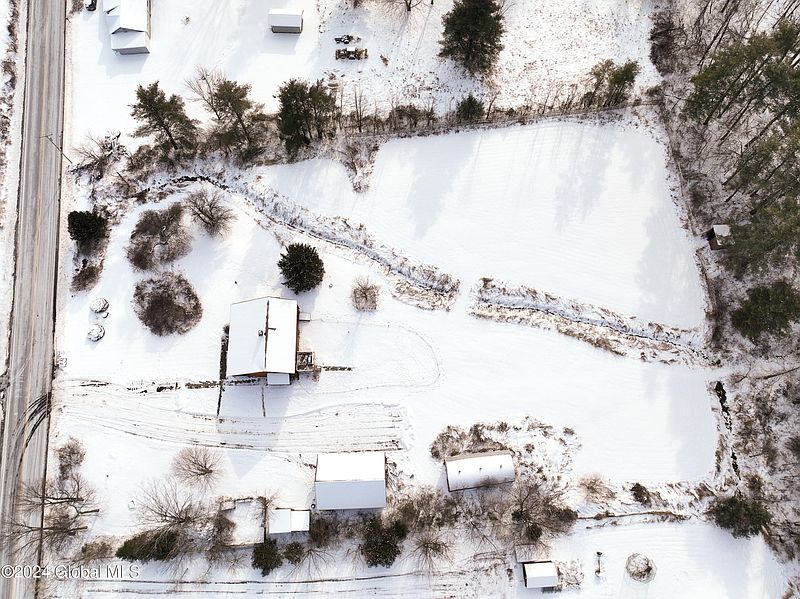 3rd image of 513 Route 32