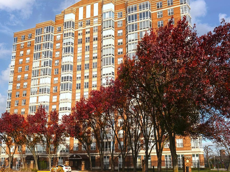 1st image of 250 E Harbortown Dr APT 805