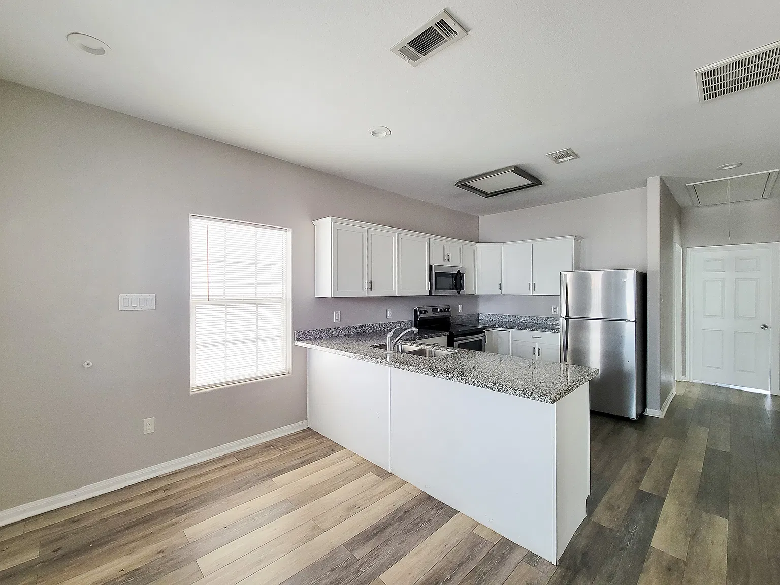 2 bed, 1011 sqft, $1,125 — Photo 4