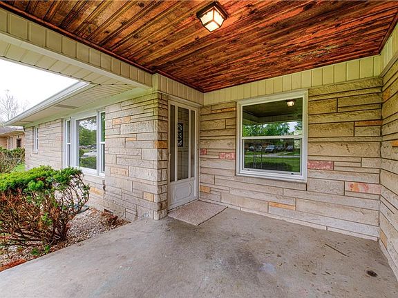 2nd image of 260 Kirk Dr W