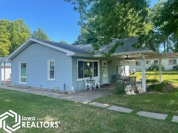 901 N 3rd St, Oquawka, IL 61469