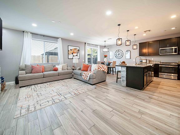 4th image of 940 E Country Court