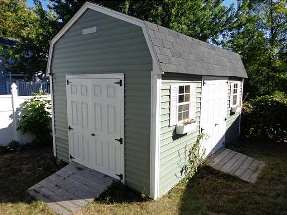 5th image of 64 Sawyer St