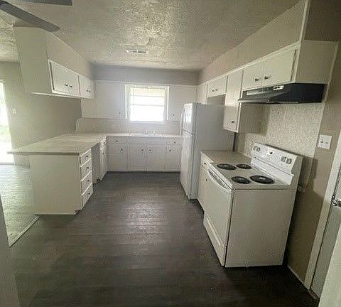 3rd image of 4500 Bethany St