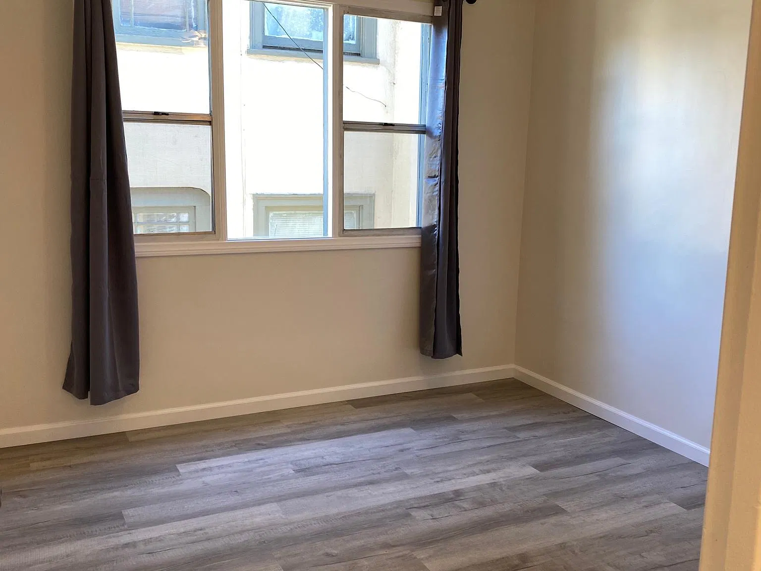 2890 Leeward Ave — Photo 4