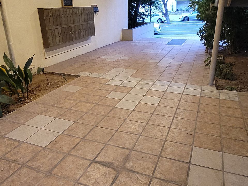 1st image of 400 Raymondale Dr APT 2