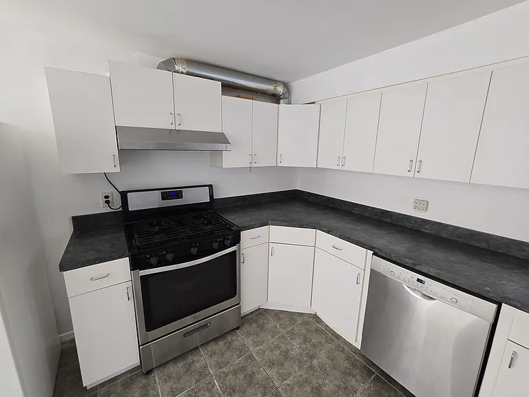132 Ontario Ave #B — Photo 3