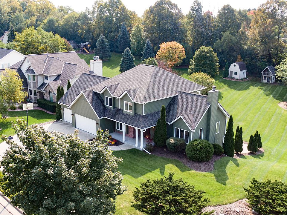 1st image of 423 Deerwood Ct