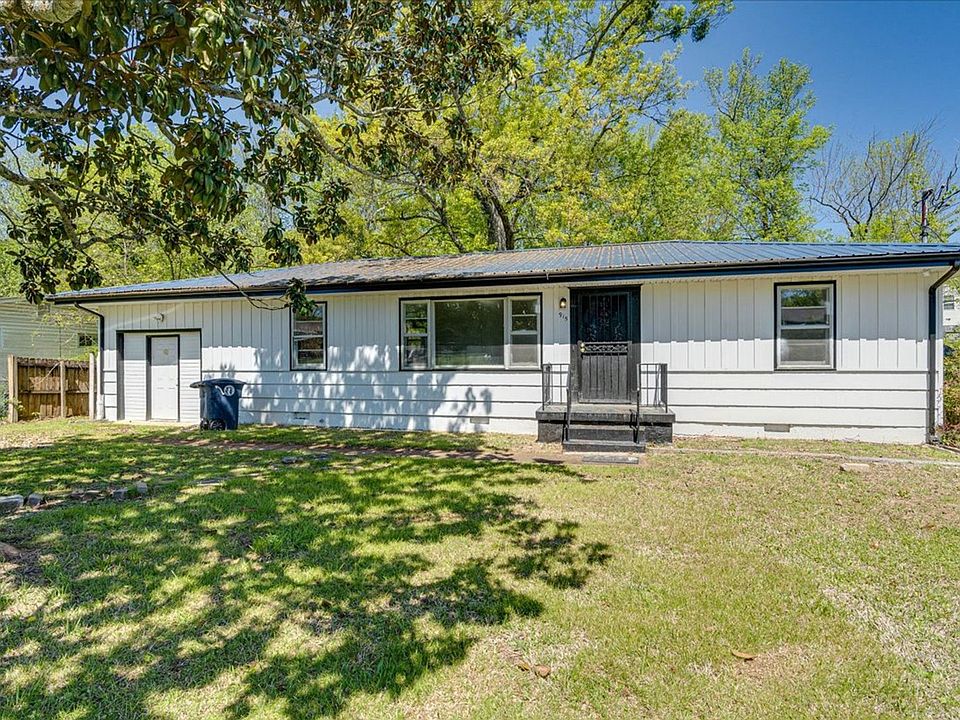 1st image of 915 Altamaha St
