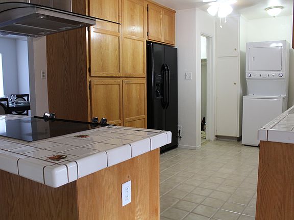 3rd image of 780 Circle Dr
