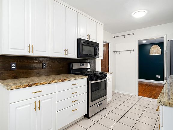 3rd image of 640 Hickory St