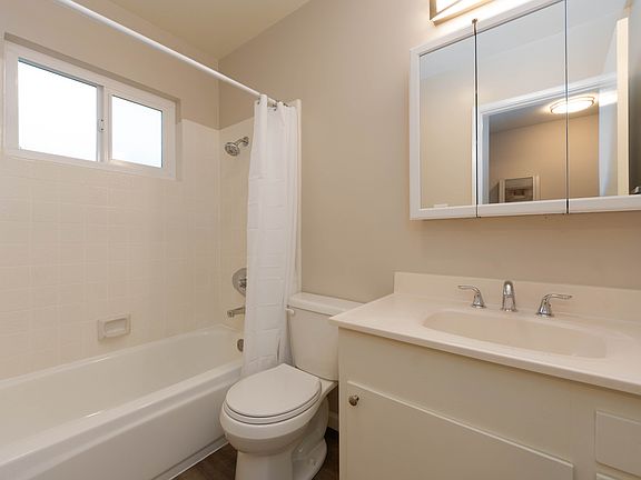 3rd image of 338 Oak St Unit 12