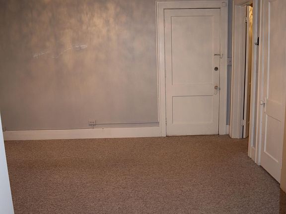 5th image of 315 W 6th St APT 6