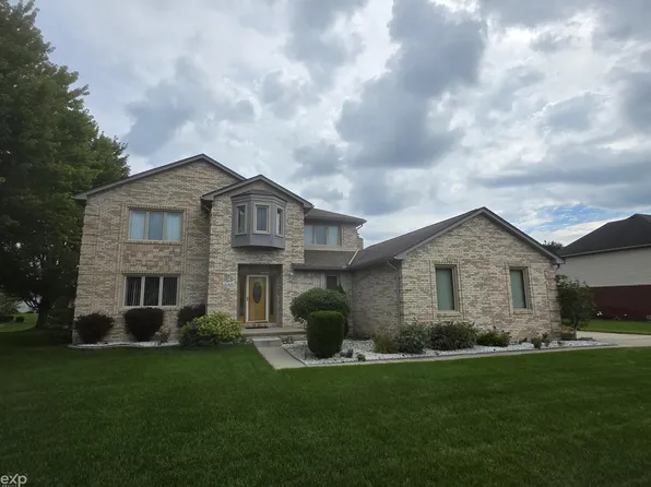 47630 Robins Nest Dr, Shelby Township, MI 48315