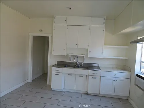 3923 1/4 S Normandie Ave Photo 1