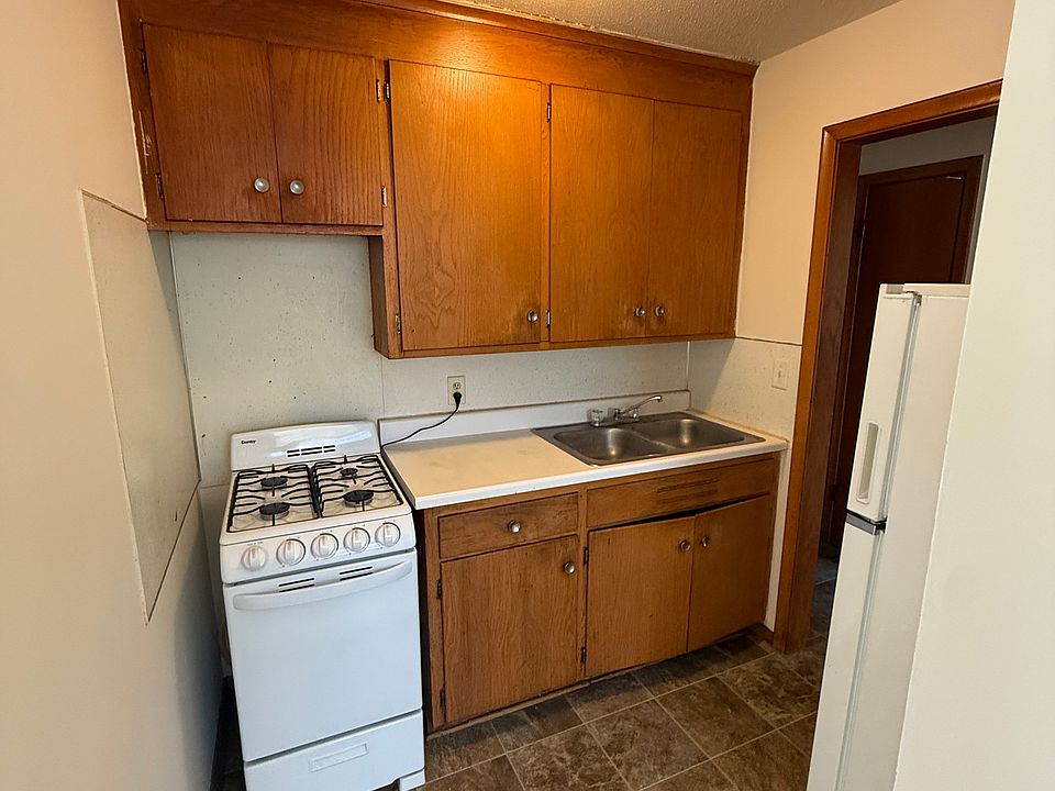2nd image of 5121 University Ave NE #104
