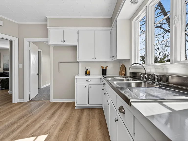 318 Charles St #2 — Photo 16