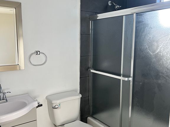 5th image of 708 W 53rd St #710-1/2