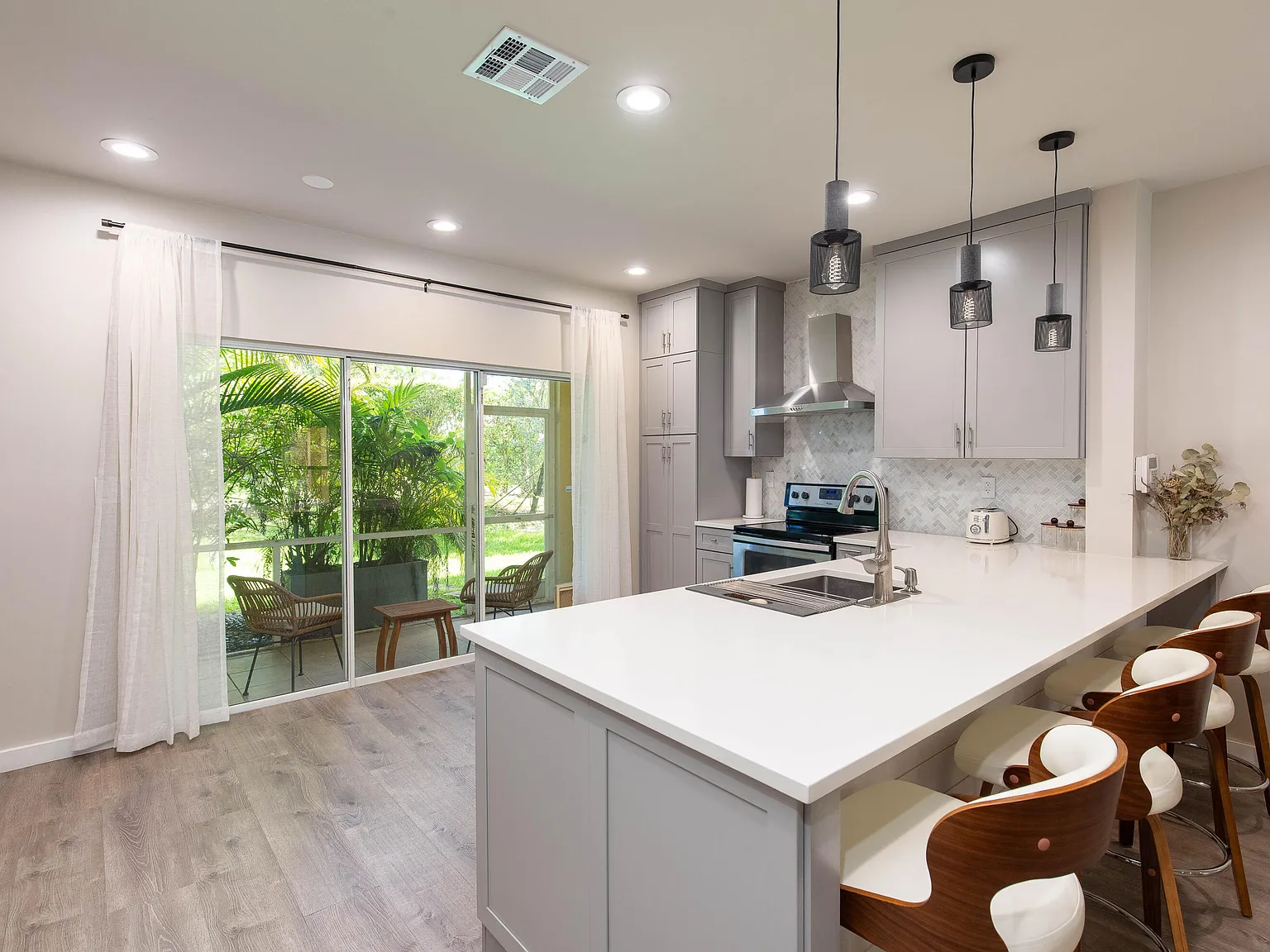 2 bed, 2.5 bath, 1219 sqft, $3,000 — Photo 4