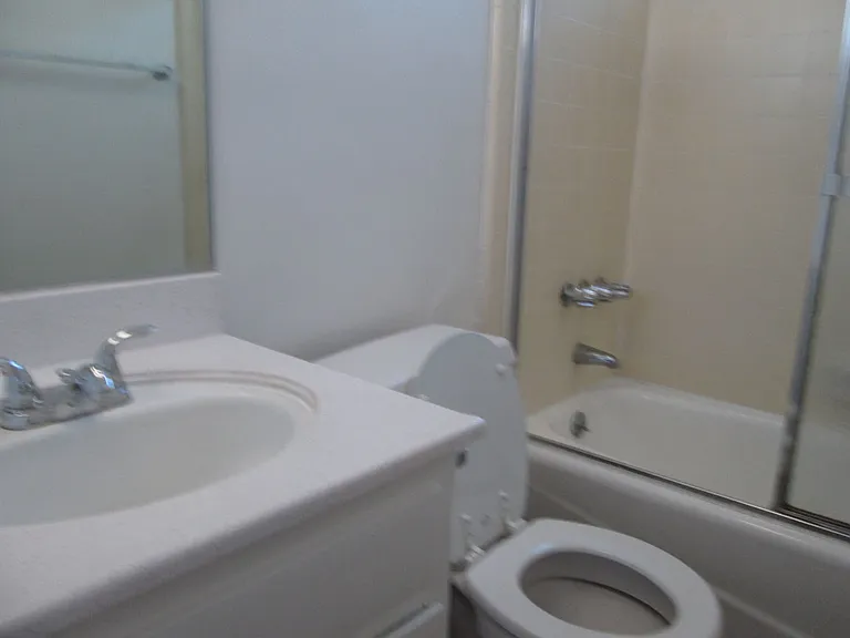 Lido Apartments - 1825 Butler Ave/1822 Colby Ave — Photo 18