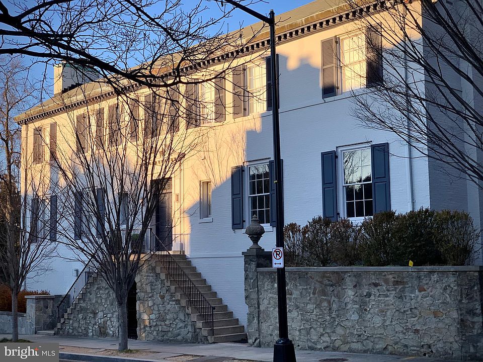 2nd image of 2449 Tracy Pl NW