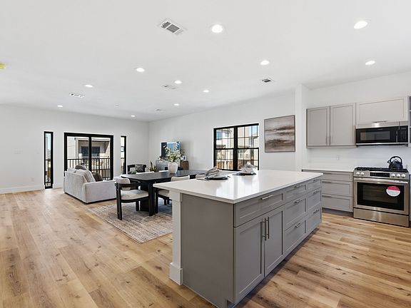 3rd image of 4418 S Kirkwood Rd #11923