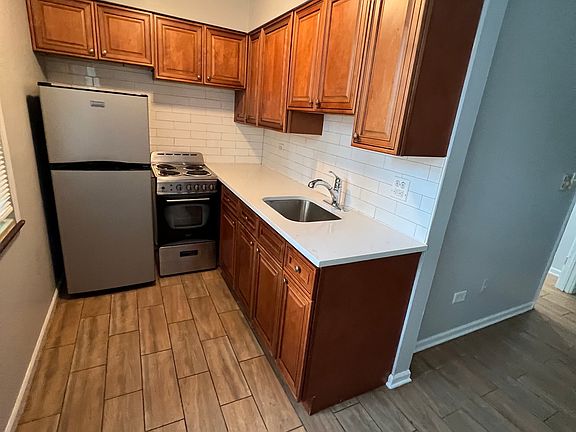 4th image of 6000 N Sheridan Rd