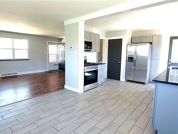 3rd image of 2685 Santa Barbara Dr