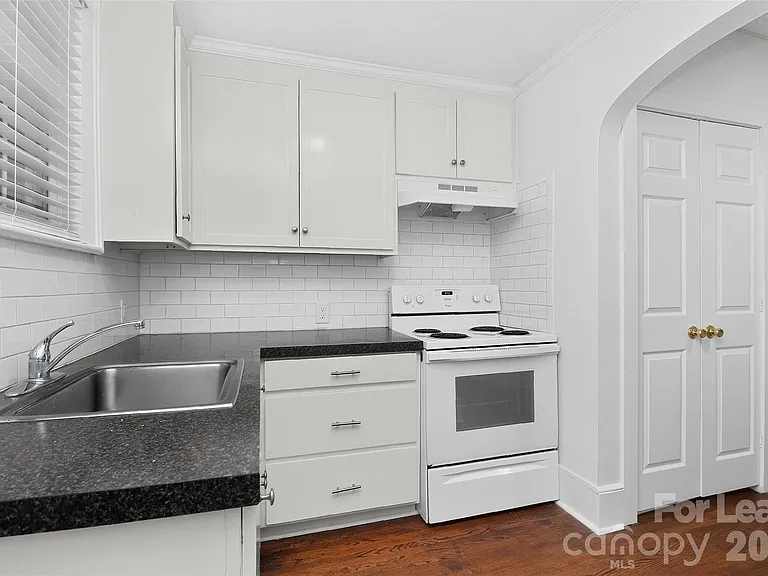 906 S York St — Photo 6