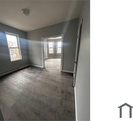 5th image of 1 Oneida St APT 1