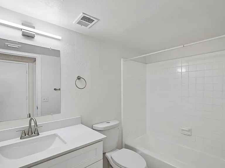 Catalina View Apartments — Photo 27
