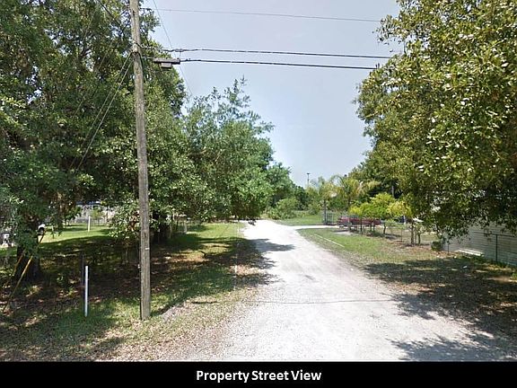4th image of Goldwyn Dr