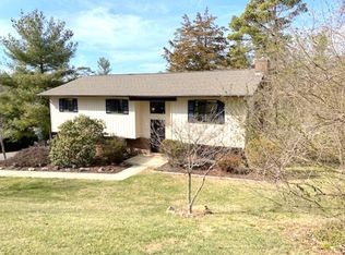 19 Village Ct, Weaverville, NC 28787