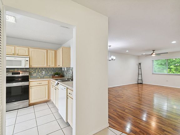5th image of 4008 Poinciana Ct #4008