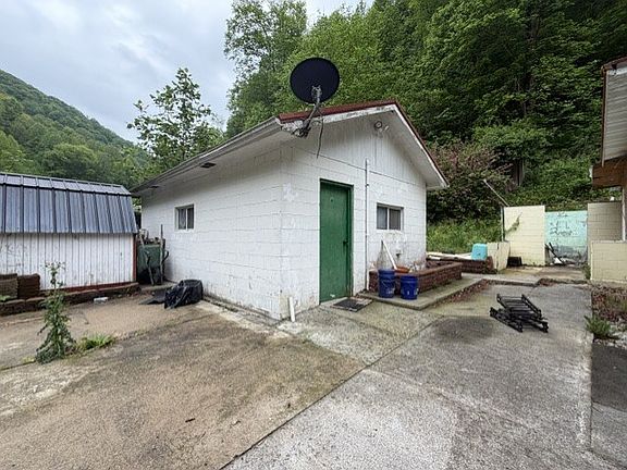 2nd image of 3635 Pinsonfork Rd