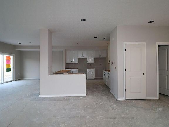 4th image of 6409 Hamilton Woods Blvd S