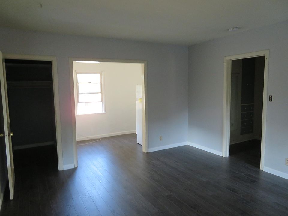 1st image of 3864 Riverton Ave