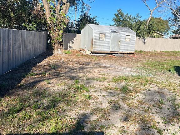 2nd image of 2916 Dudley Dr