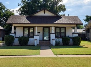 427 S 9th St, Clinton, OK 73601