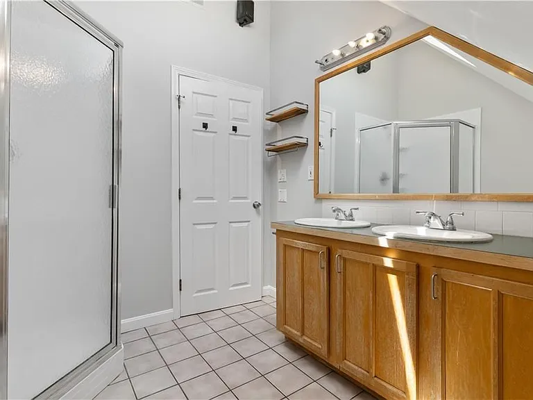157 Irving Ave — Photo 18