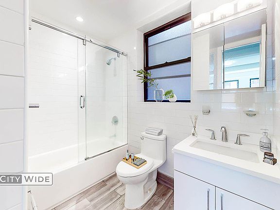 5th image of 139 W 55th St Unit 8F