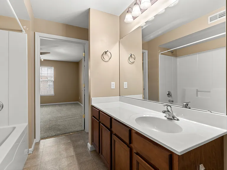10201 Spring Creek Ln — Photo 22